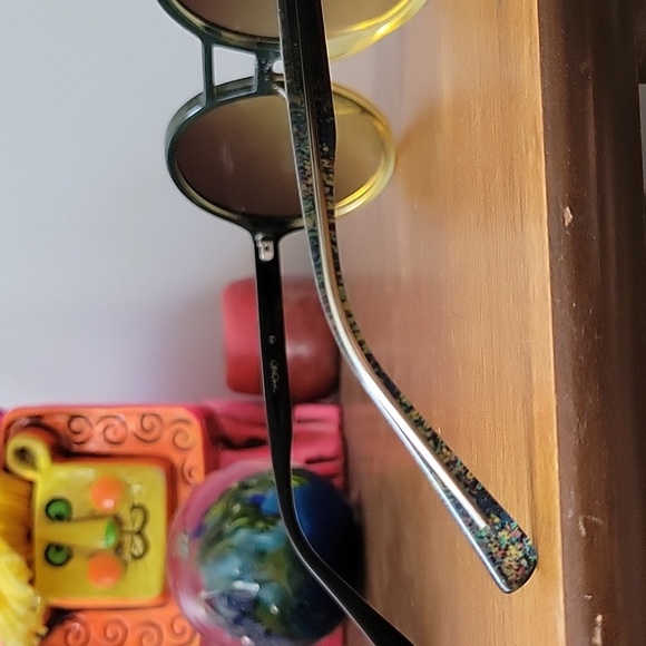 KOMONO Sunglasses - Picture 3 of 4